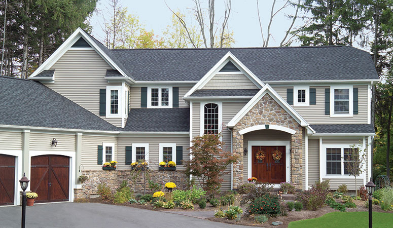 New vinyl siding installed on Green Bay home