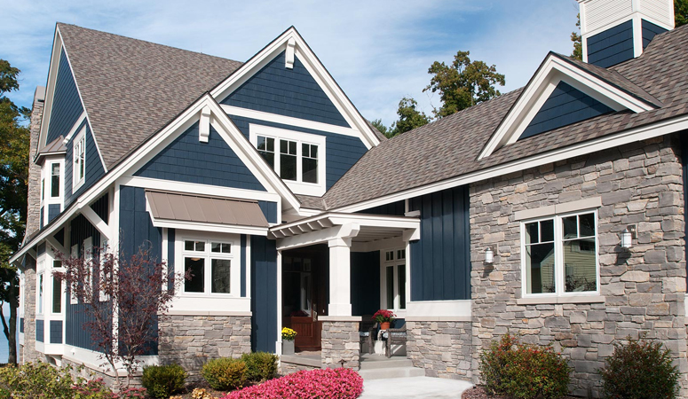 Replacement aluminium siding on Northeastern Wisconsin home