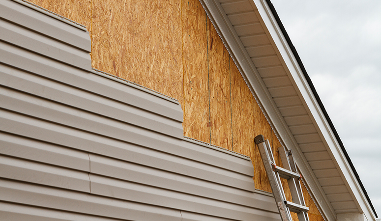 New vinyl siding installed on Green Bay home