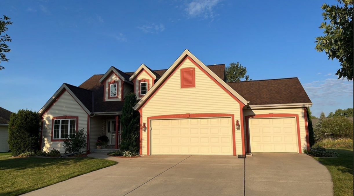 New shingles on Bellevue, WI Home in the Color Burnt Sienna