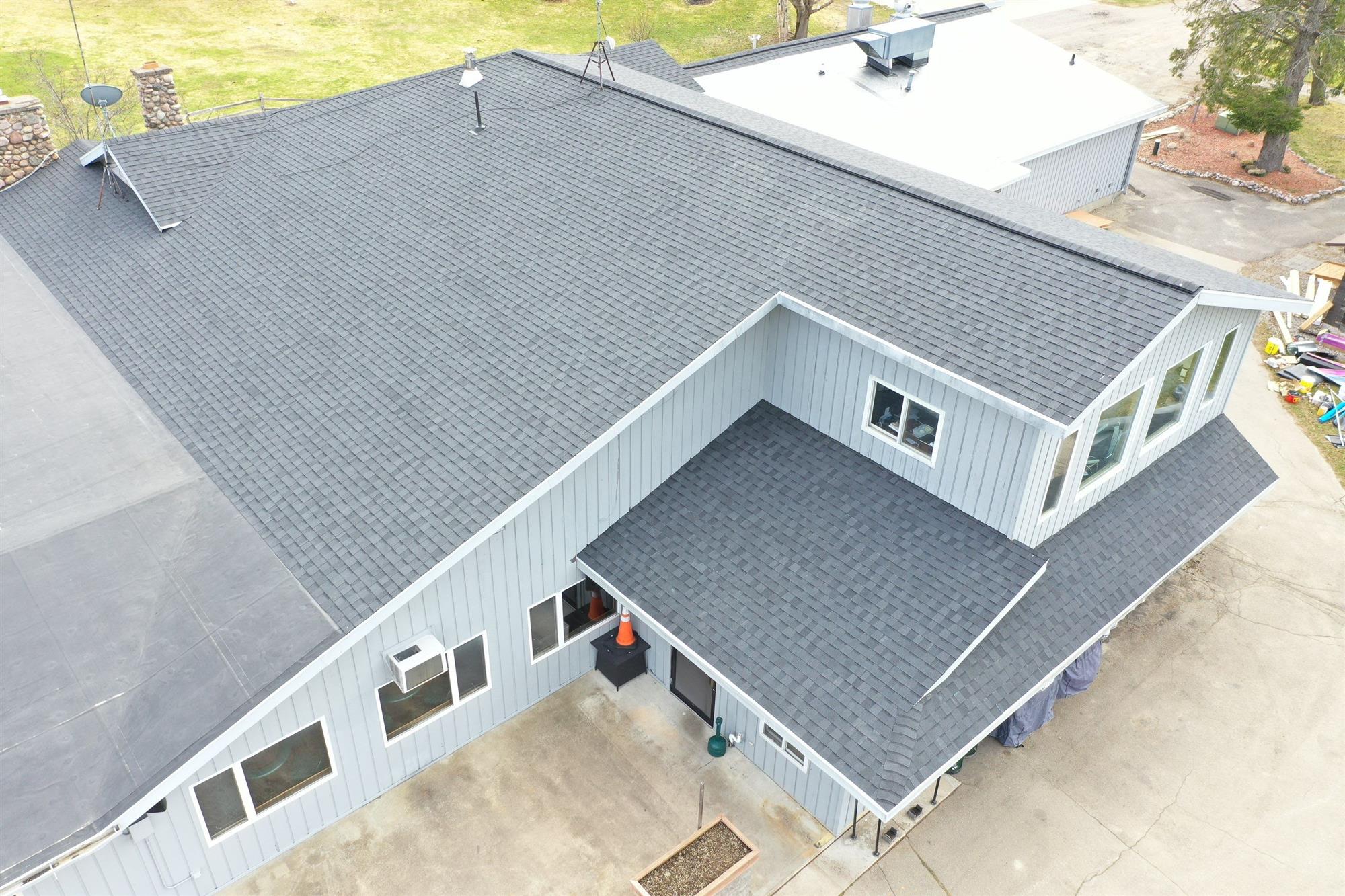 Asphalt shingle roof replacement contractors in Green Bay, WI